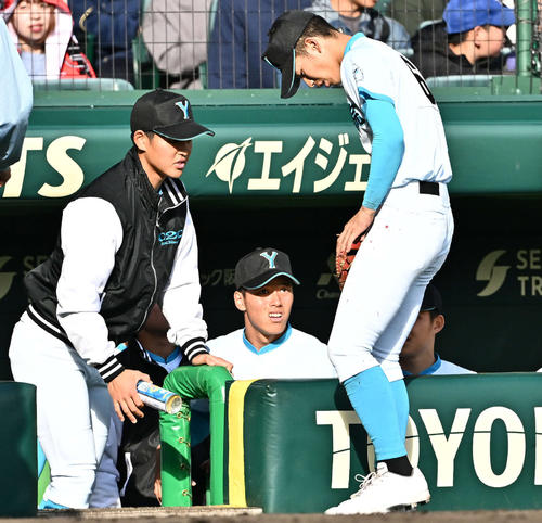 センバツ】山梨学院の遊撃手・平野天斗が負傷交代「手の治療に時間