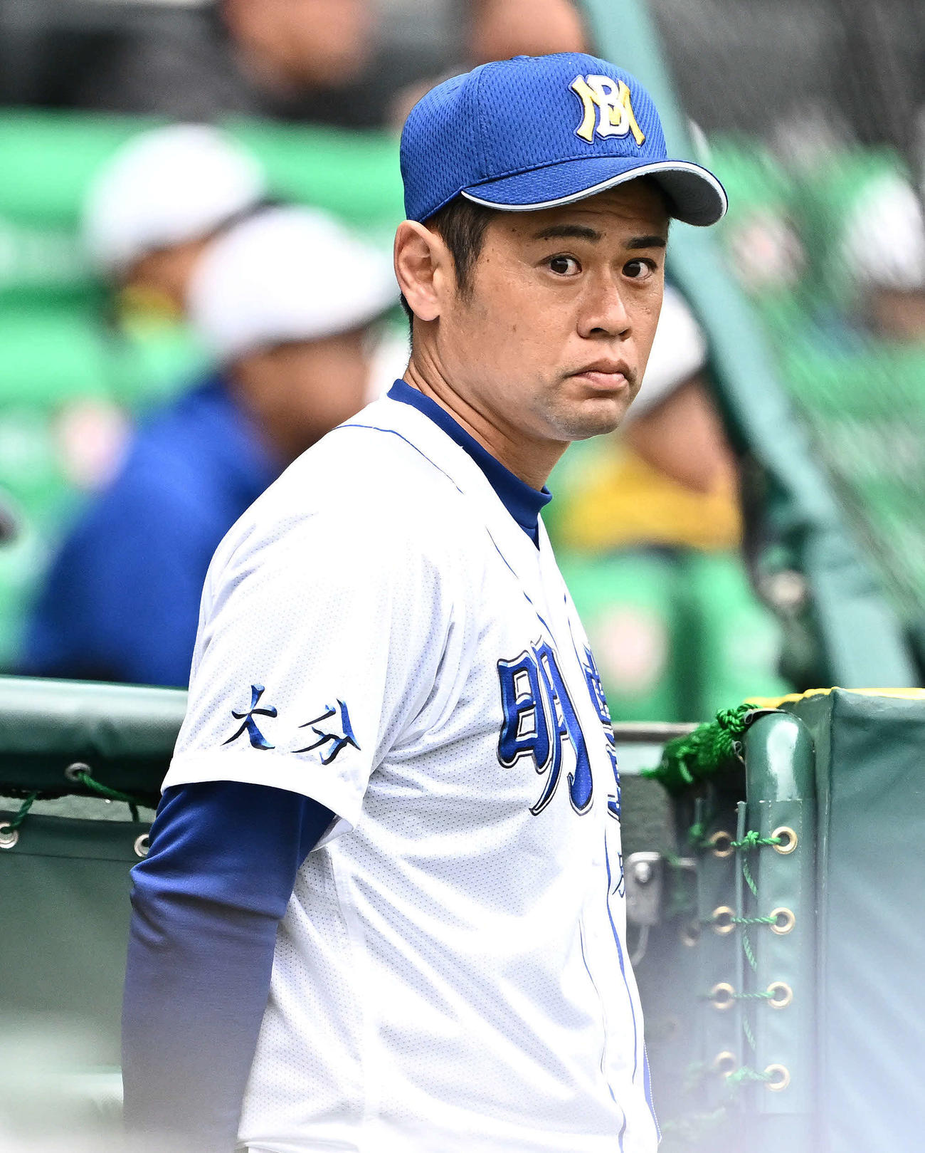 明豊対高崎健康福祉大高崎　戦況を見守る明豊・川崎監督（撮影・滝沢徹郎）