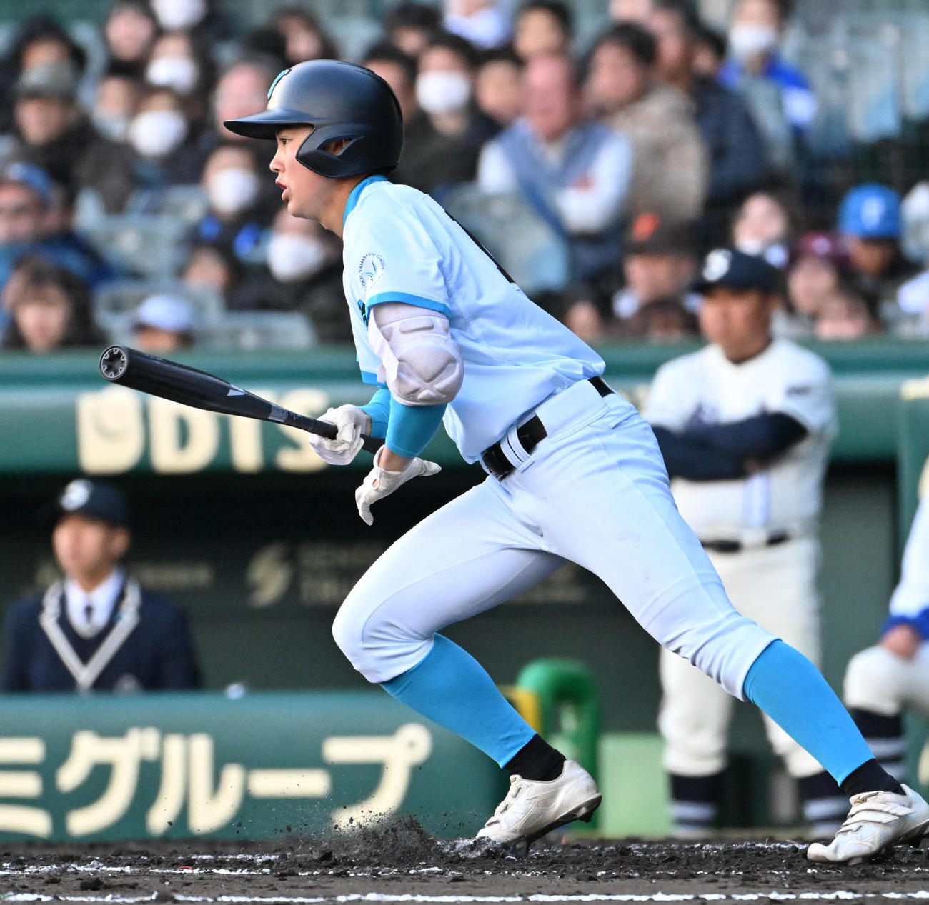 2回裏山梨学院2死二塁、岩城敦仁は先制の中適時打を放つ（撮影・石井愛子）