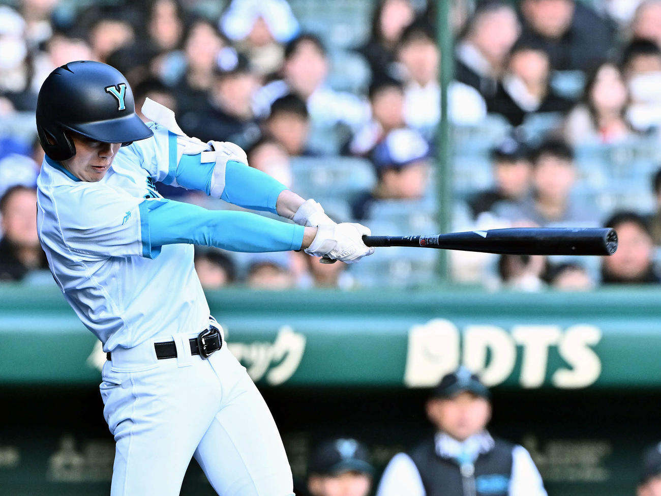 創志学園対山梨学院　2回裏山梨学院2死一、二塁、岩城は先制適時打を放つ（撮影・滝沢徹郎）