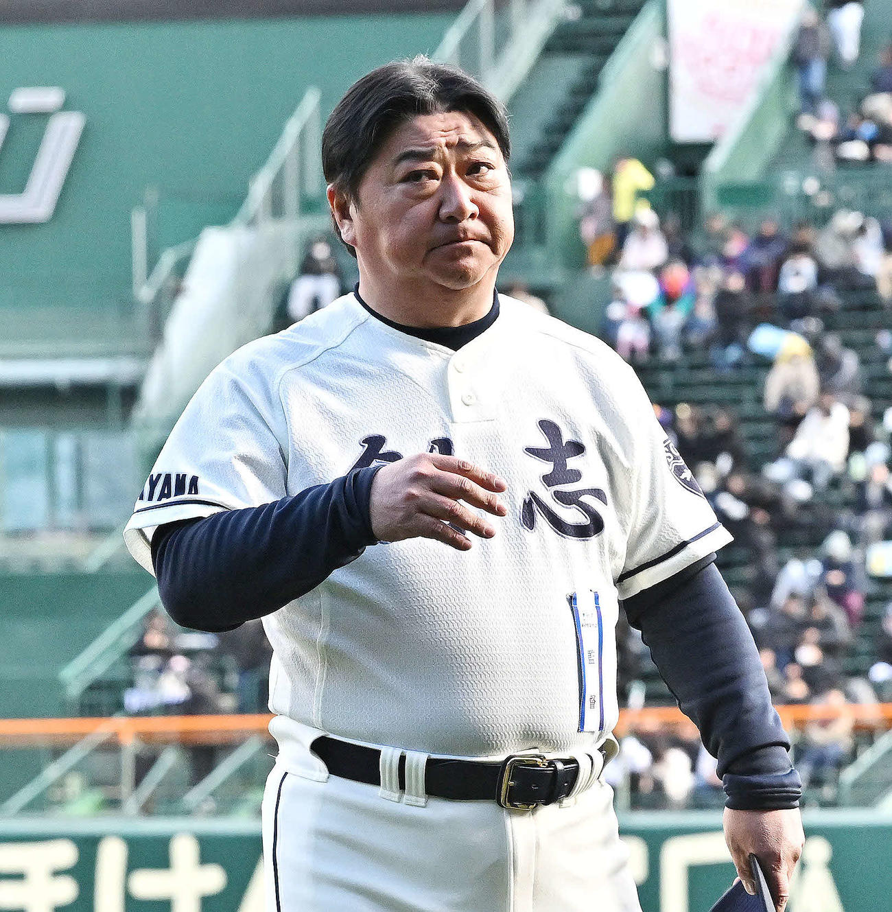 創志学園対山梨学院　試合に臨む創志学園・門馬監督（撮影・滝沢徹郎）
