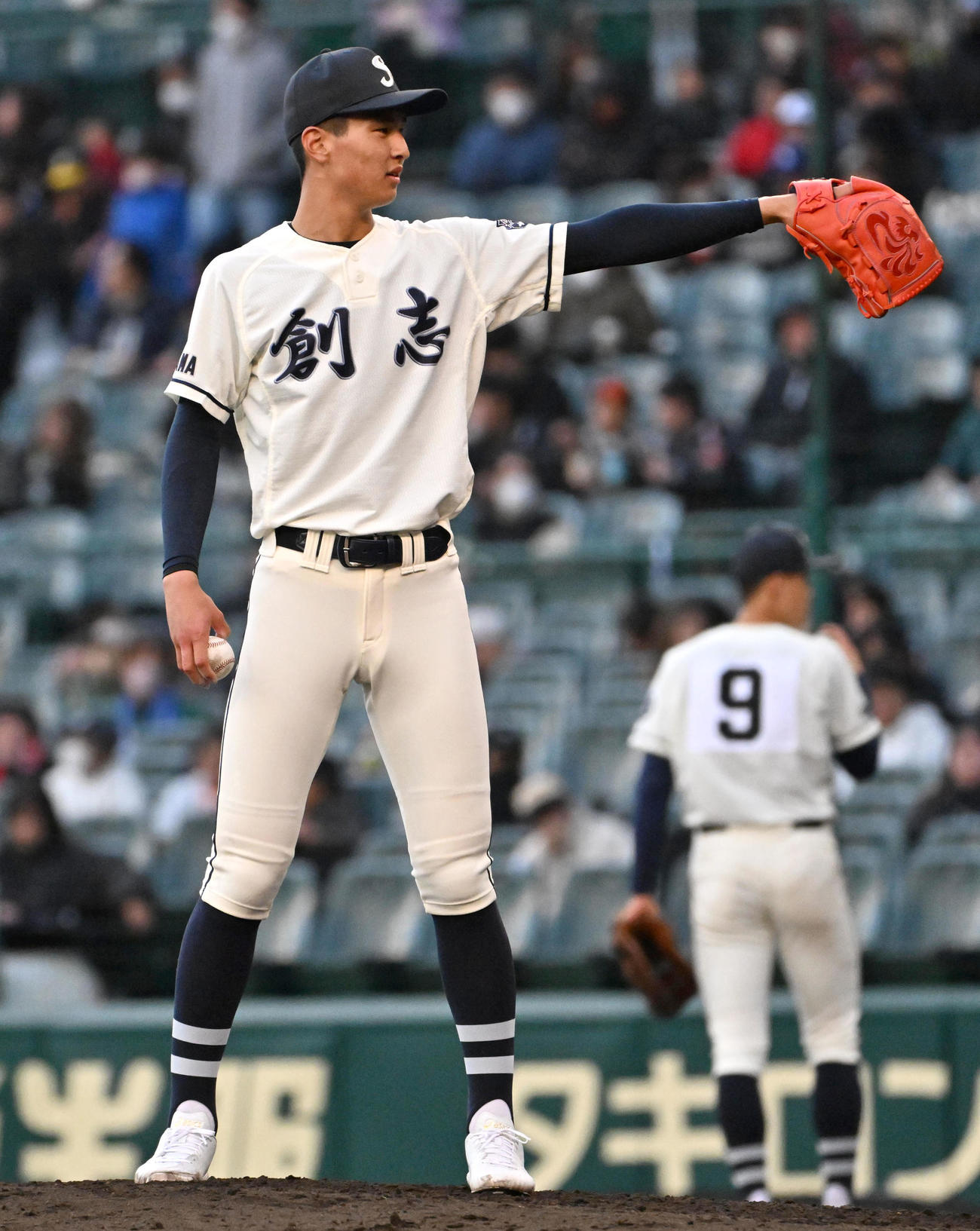 創志学園対山梨学院　創志学園2番手の中野光琉（撮影・石井愛子）