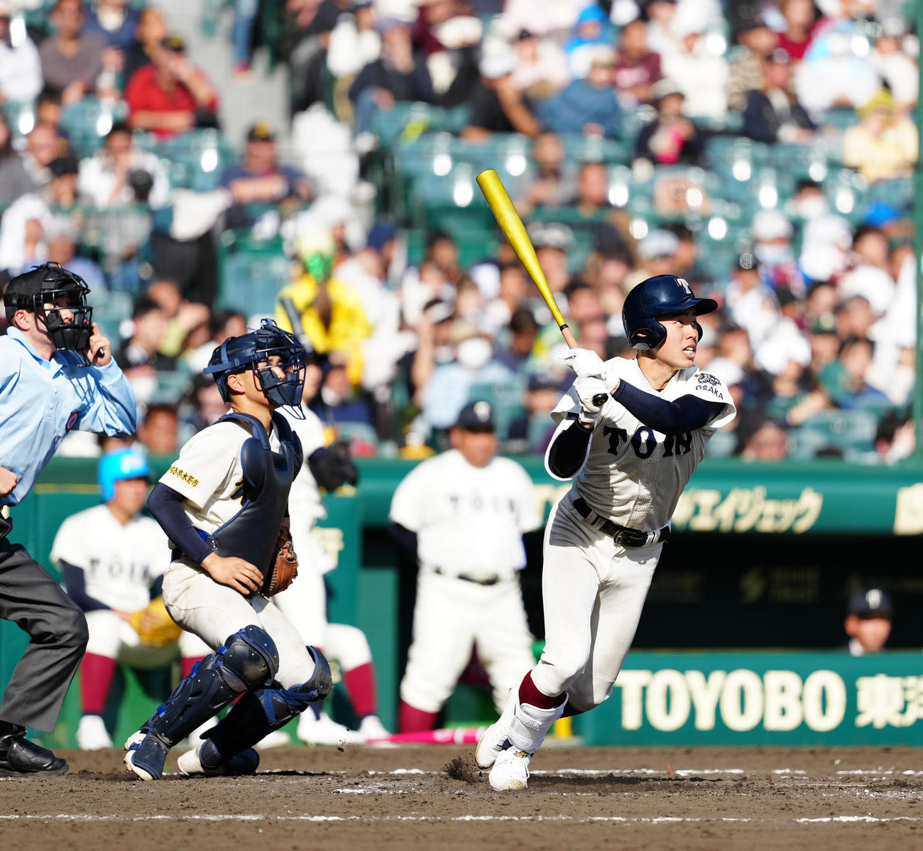 神村学園対大阪桐蔭　5回裏大阪桐蔭無死、ランニング本塁打とする境（撮影・江口和貴）