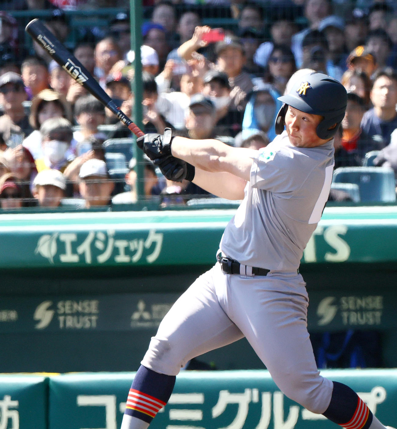 広陵対青森山田　タイブレーク10回裏青森山田無死満塁、原田はサヨナラ中犠飛を放つ（撮影・上山淳一）