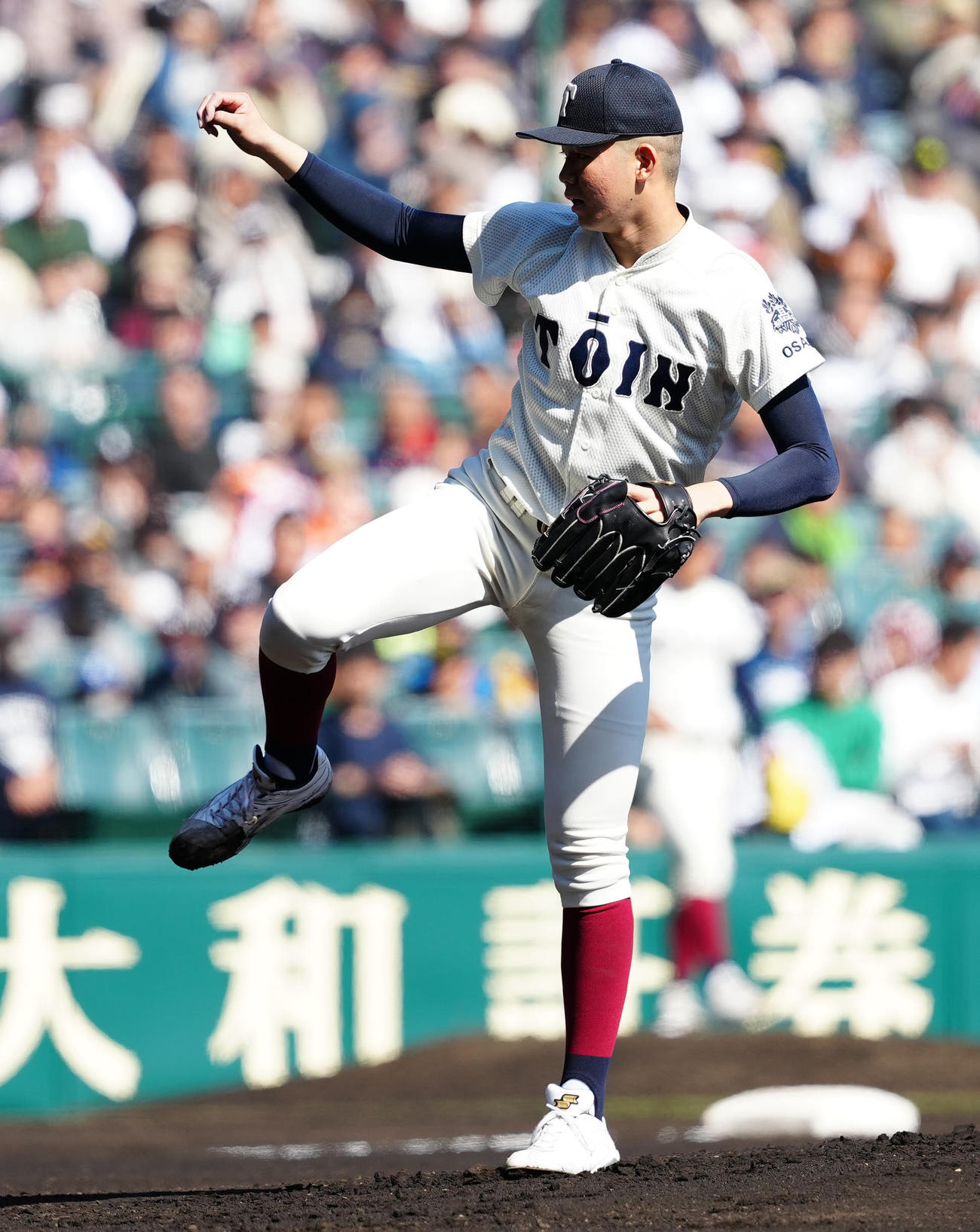 神村学園対大阪桐蔭　力投する大阪桐蔭先発の森（撮影・江口和貴）