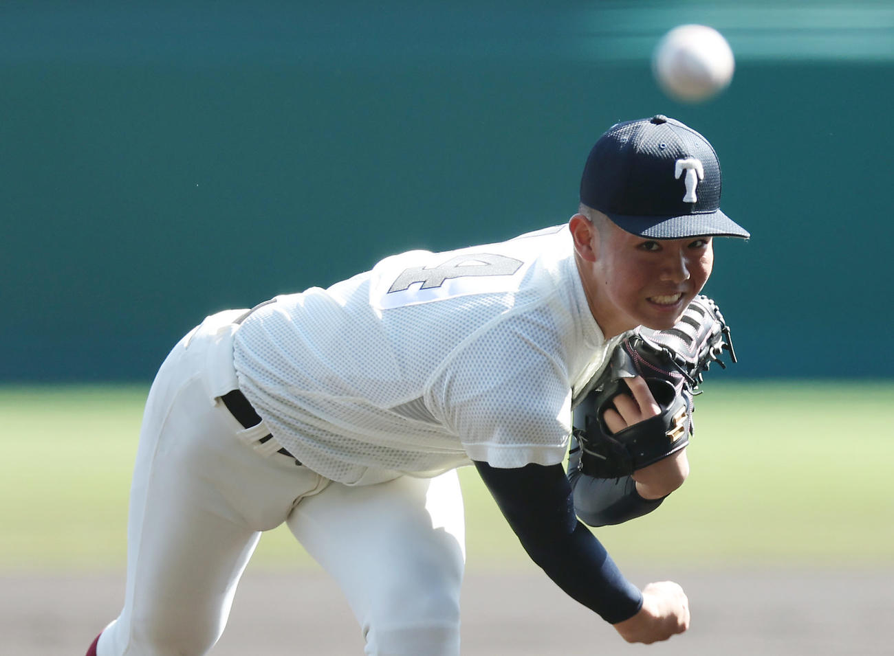 神村学園対大阪桐蔭　力投する大阪桐蔭先発の森（撮影・前田充）