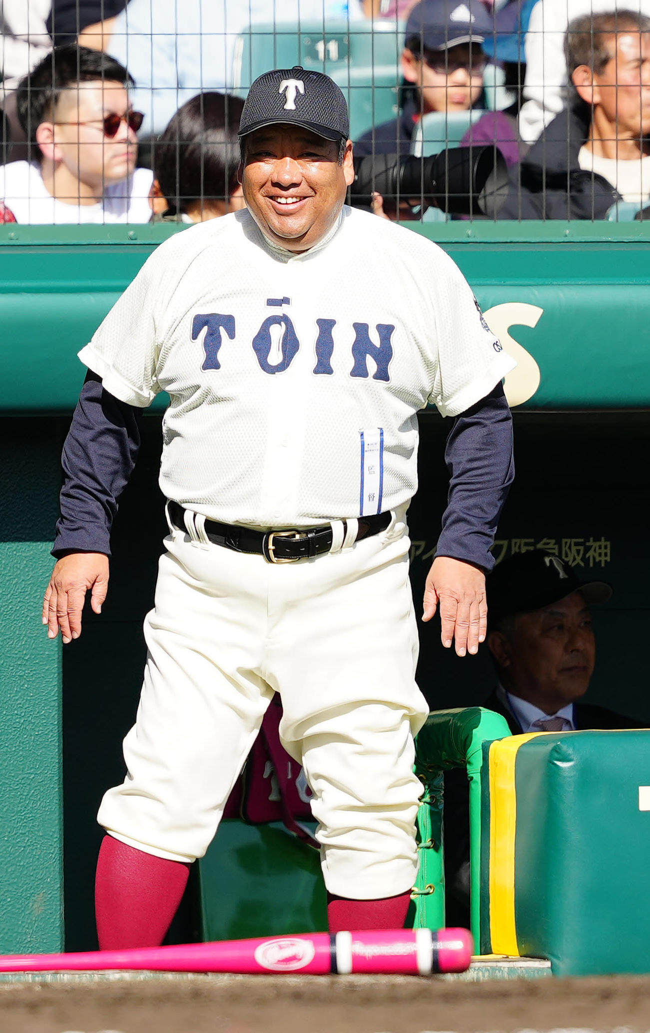 神村学園対大阪桐蔭　3回裏大阪桐蔭2死一塁、徳丸の適時三塁打で笑顔を見せる西谷監督（撮影・江口和貴）