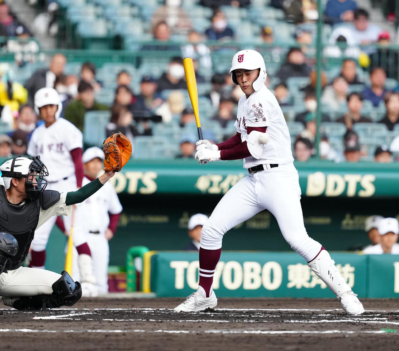 報徳学園対常総学院　1回裏常総学院2死三塁、死球を受ける武田（撮影・江口和貴）