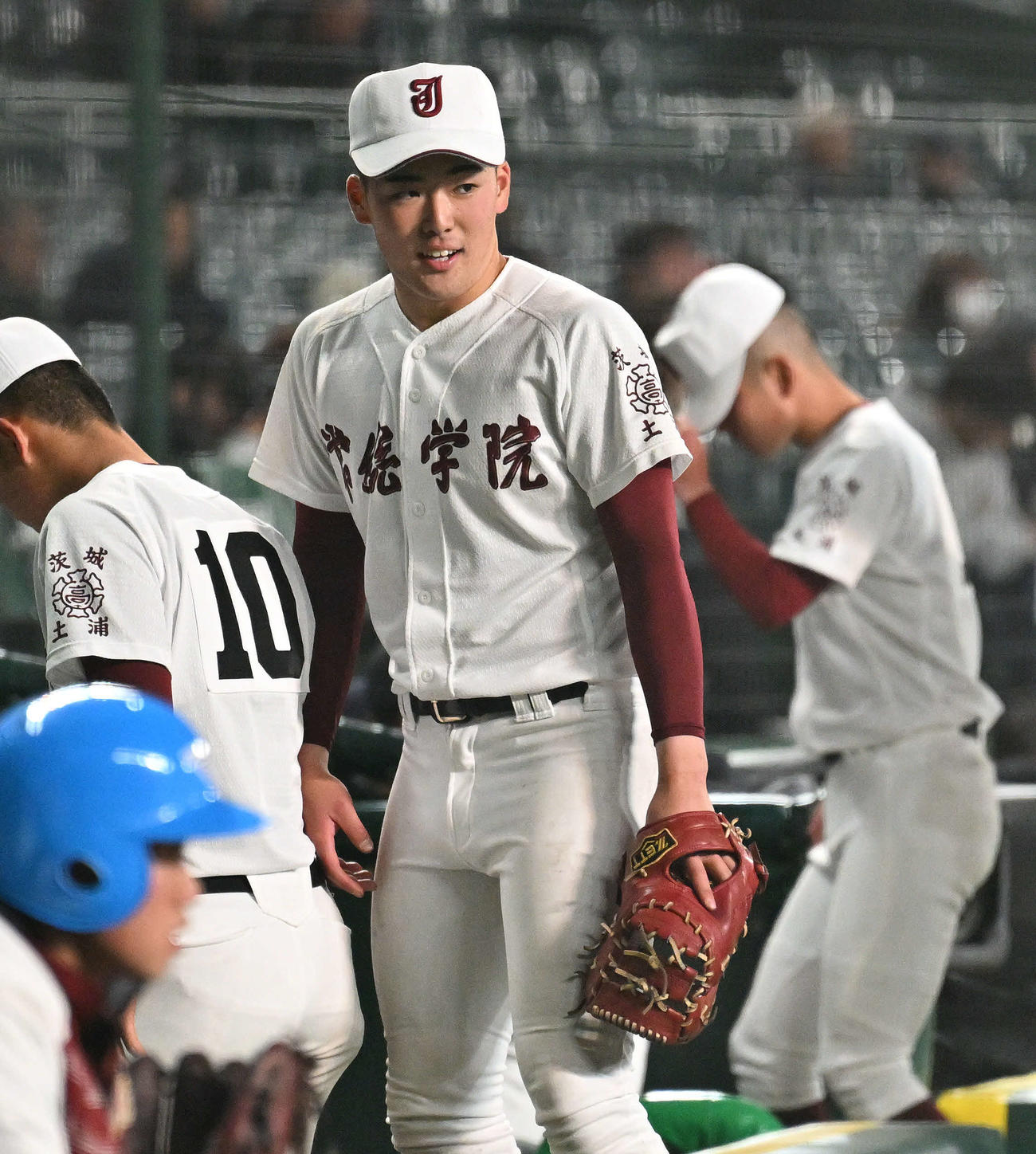 常総学院対報徳学園　9回裏、チームメートに声をかける常総学院・武田（撮影・滝沢徹郎）
