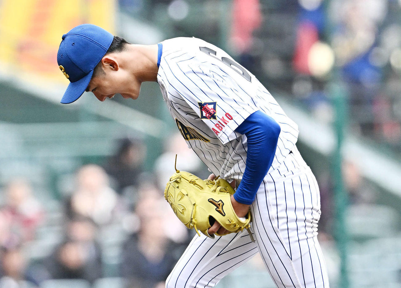 中央学院対青森山田　8回裏青森山田2死二、三塁、佐藤洸を右飛に打ち取り雄たけびを上げる颯佐（撮影・滝沢徹郎）