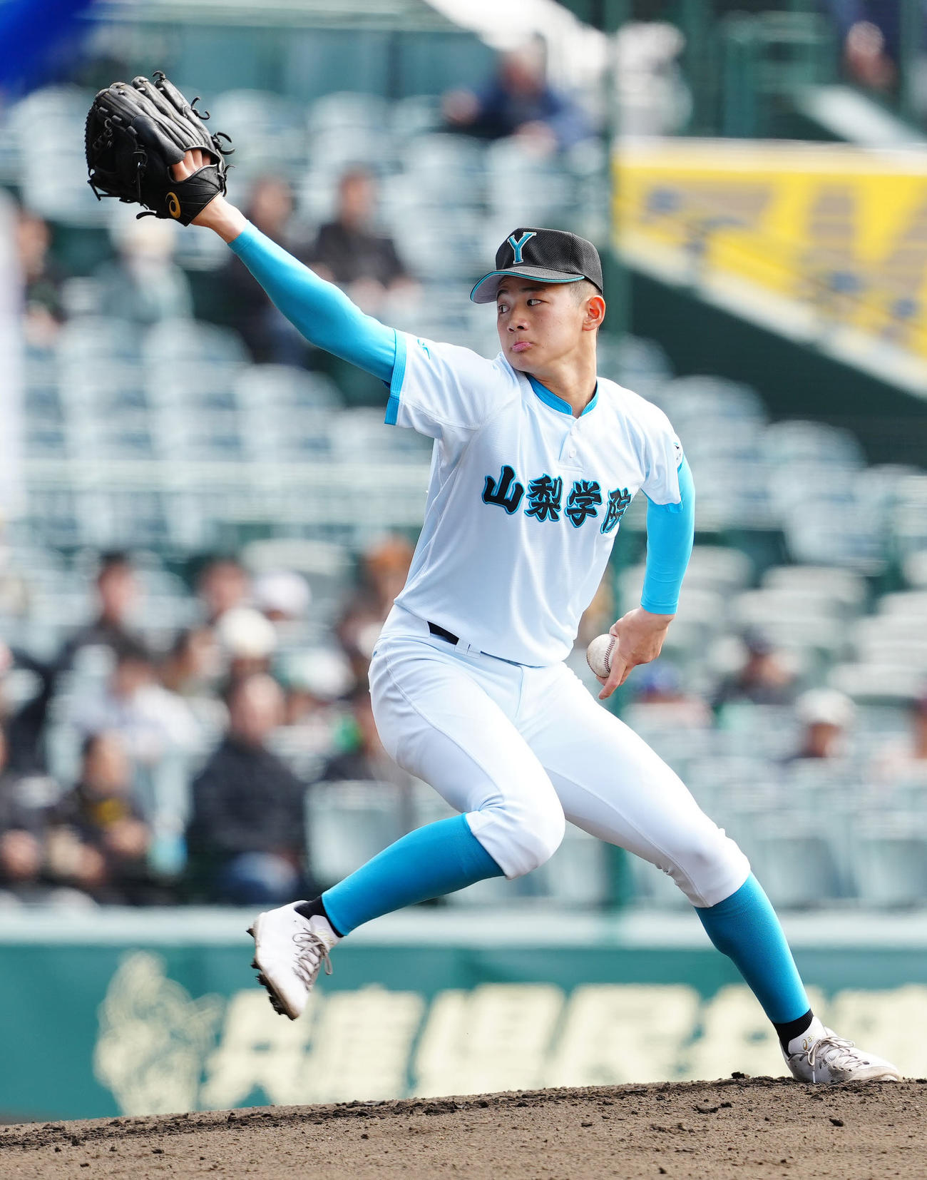 山梨学院対高崎健康福祉大高崎　山梨学院先発の津島（撮影・江口和貴）