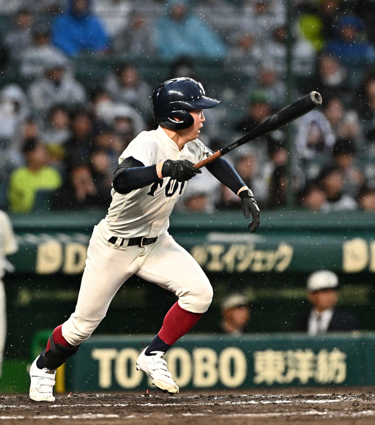大阪桐蔭対報徳学園　8回表大阪桐蔭2死三塁、吉田は左前適時打を放つ（撮影・滝沢徹郎）