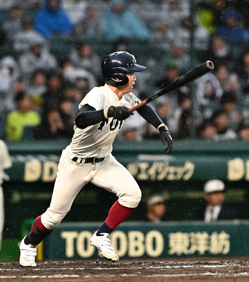 【センバツ】大阪桐蔭・吉田翔輝が途中交代、帰塁時に右肩痛めたか　直前には反撃の適時打