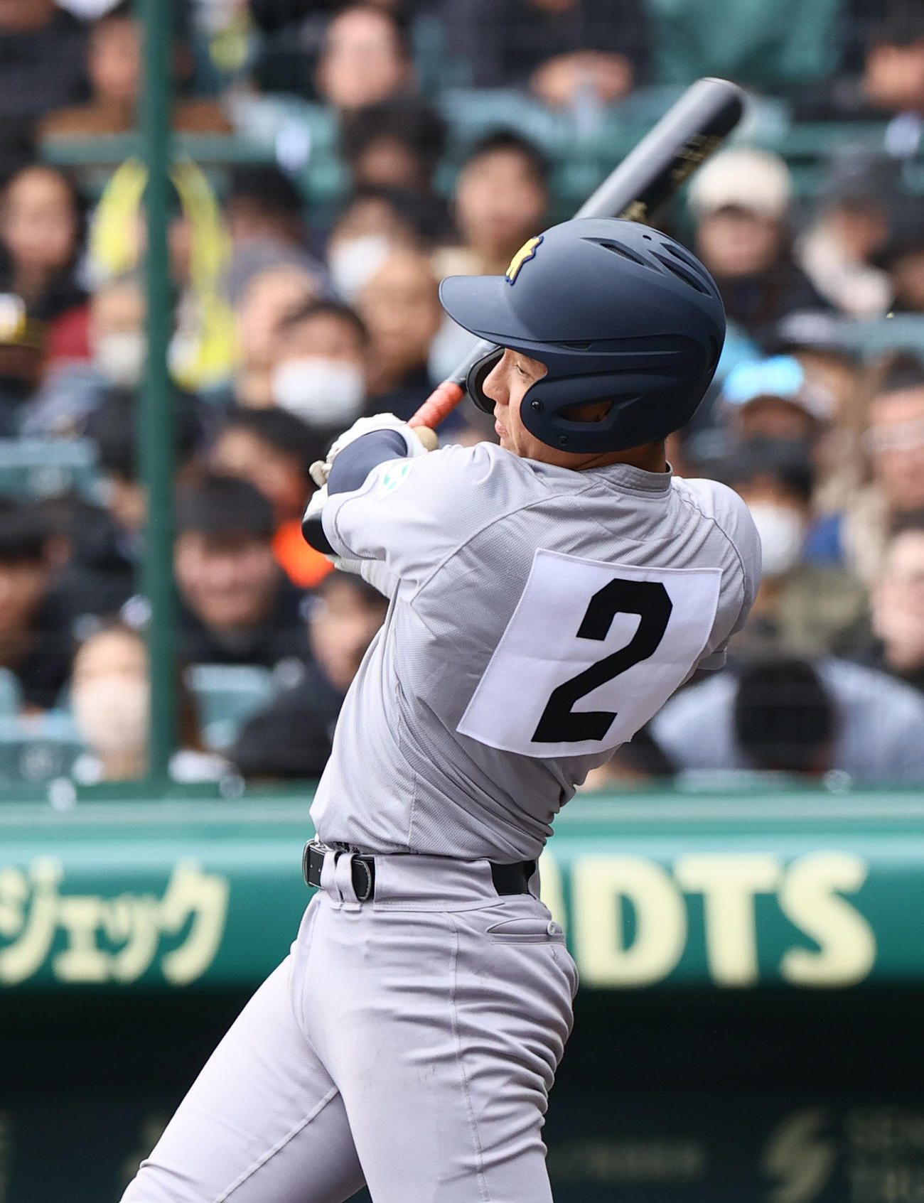 中央学院対青森山田　2回裏青森山田無死、橋場は中へ二塁打を放つ（撮影・上山淳一）