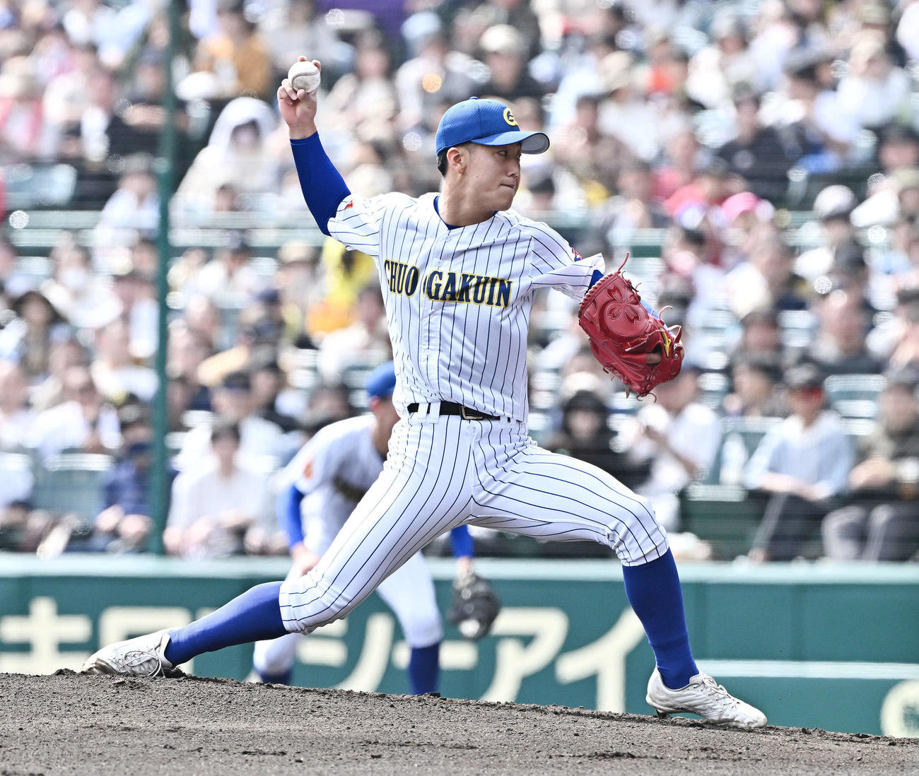 中央学院対報徳学園　中央学院先発の臼井（撮影・滝沢徹郎）