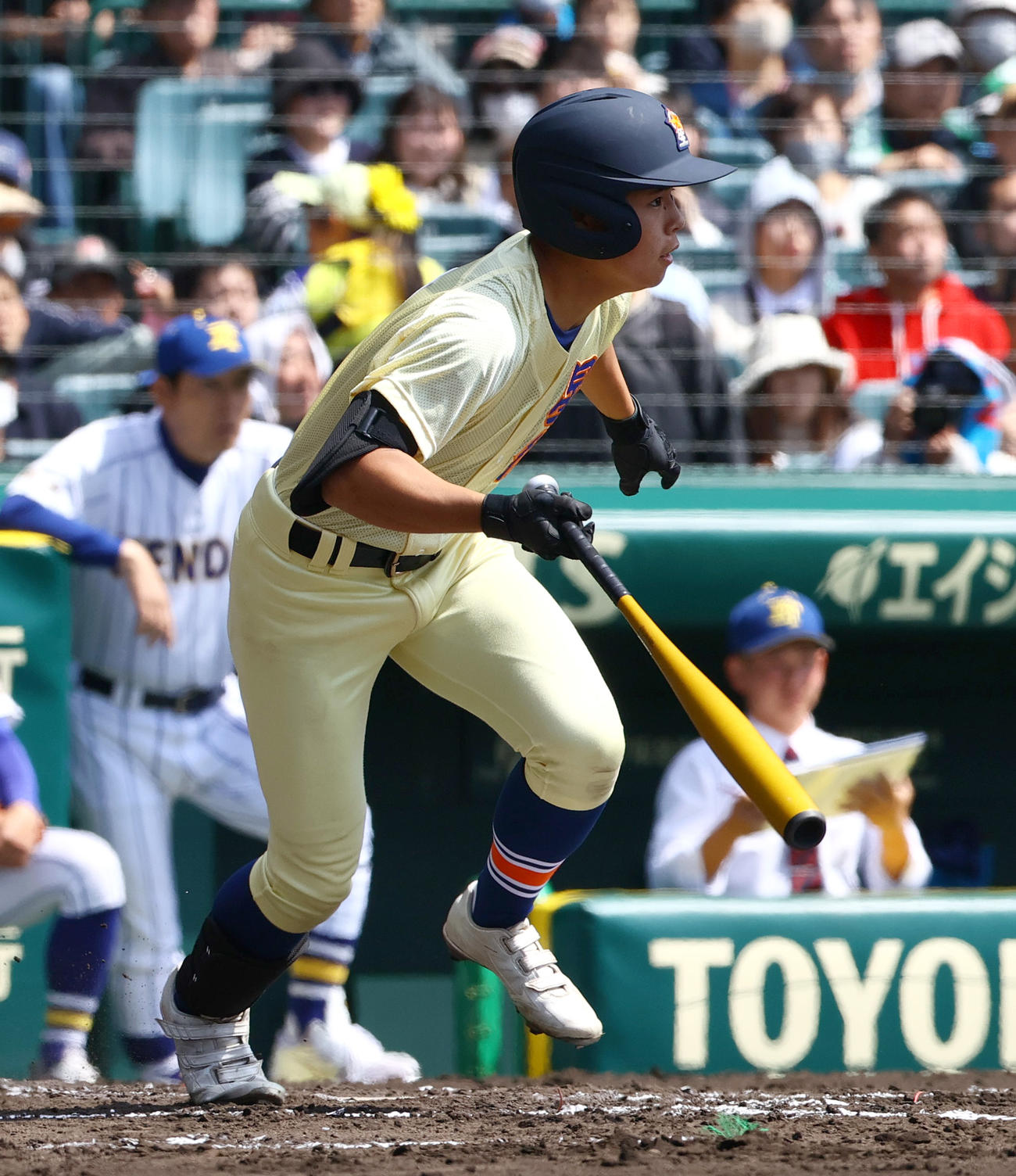 高崎健康福祉大高崎対星稜　2回裏星稜2死三塁、中島幹は先制の遊適時内野安打を放つ（撮影・上山淳一）