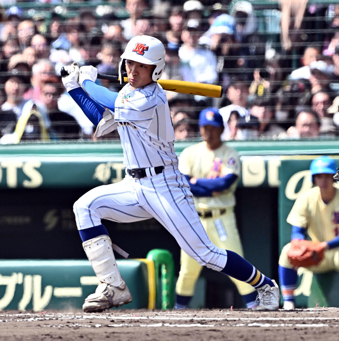 高崎健康福祉大高崎対星稜　7回表高崎健康福祉大高崎2死三塁、高山は左適時二塁打を放つ（撮影・滝沢徹郎）