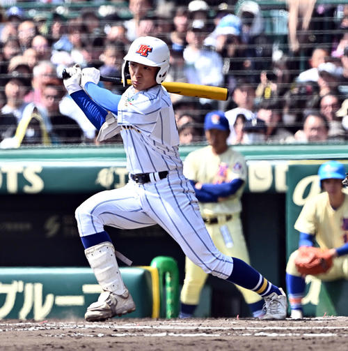 高崎健康福祉大高崎対星稜 7回表高崎健康福祉大高崎2死三塁、高山は左適時二塁打を放つ(撮影・滝沢徹郎)