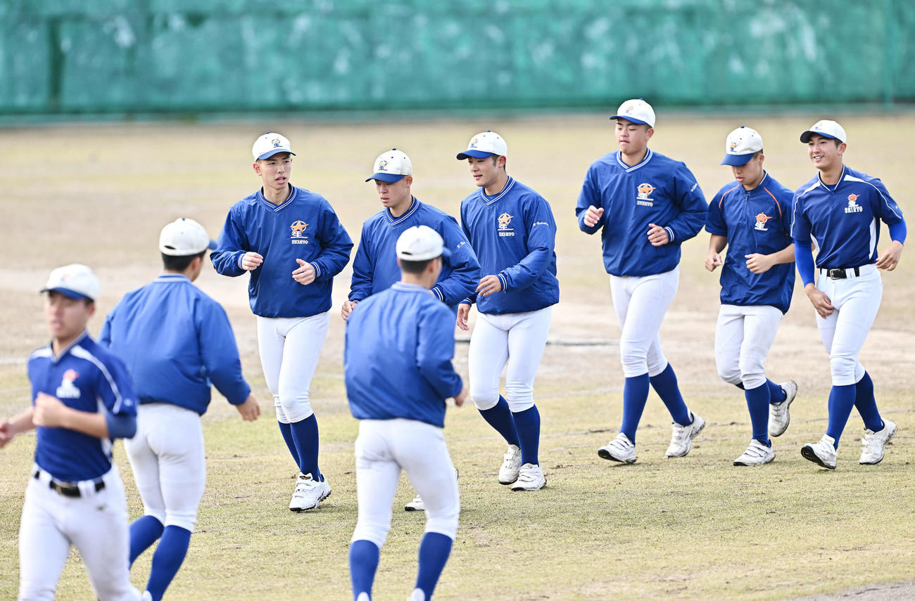 調整する星稜の選手たち（撮影・滝沢徹郎）