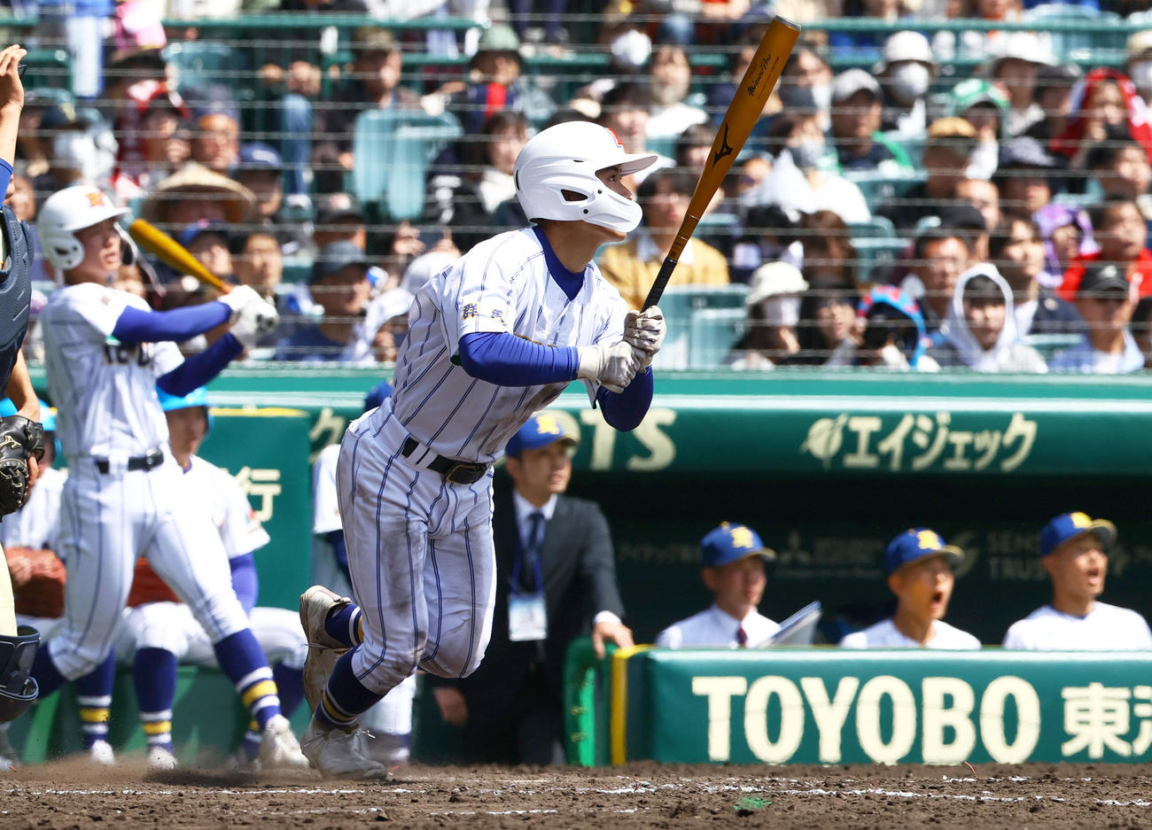 高崎健康福祉大高崎対星稜　4回表高崎健康福祉大高崎無死二、三塁、加藤は中越え2点適時二塁打を放つ（撮影・上山淳一）