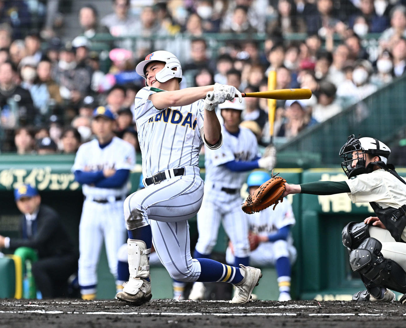 報徳学園対高崎健康福祉大高崎　1回裏高崎健康福祉大高崎2死一、二塁、森山は左翼に2点適時二塁打を放つ（撮影・滝沢徹郎）