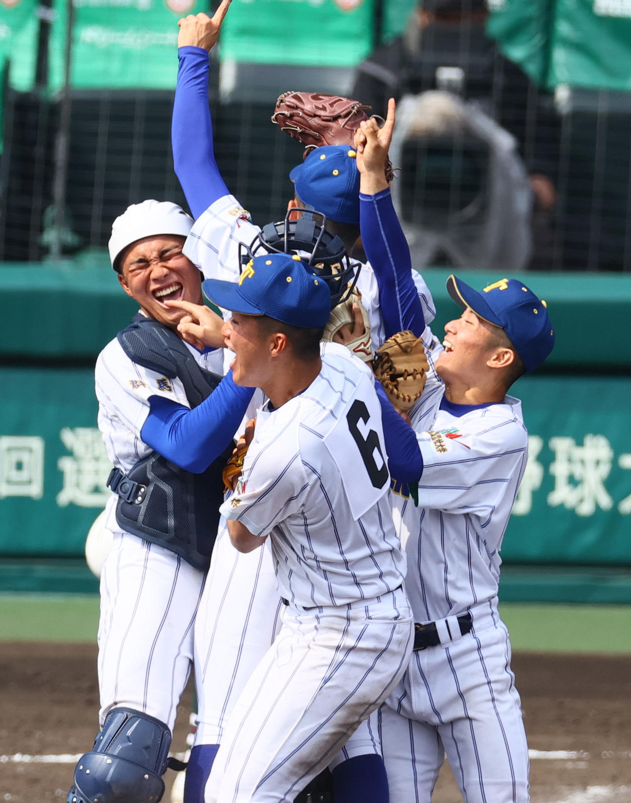 報徳学園対高崎健康福祉大高崎　初優勝を決め歓喜する高崎健康福祉大高崎（撮影・上山淳一）