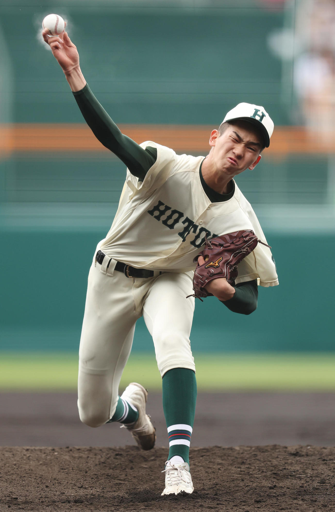 報徳学園対高崎健康福祉大高崎　力投する報徳学園先発の今朝丸（撮影・前田充）