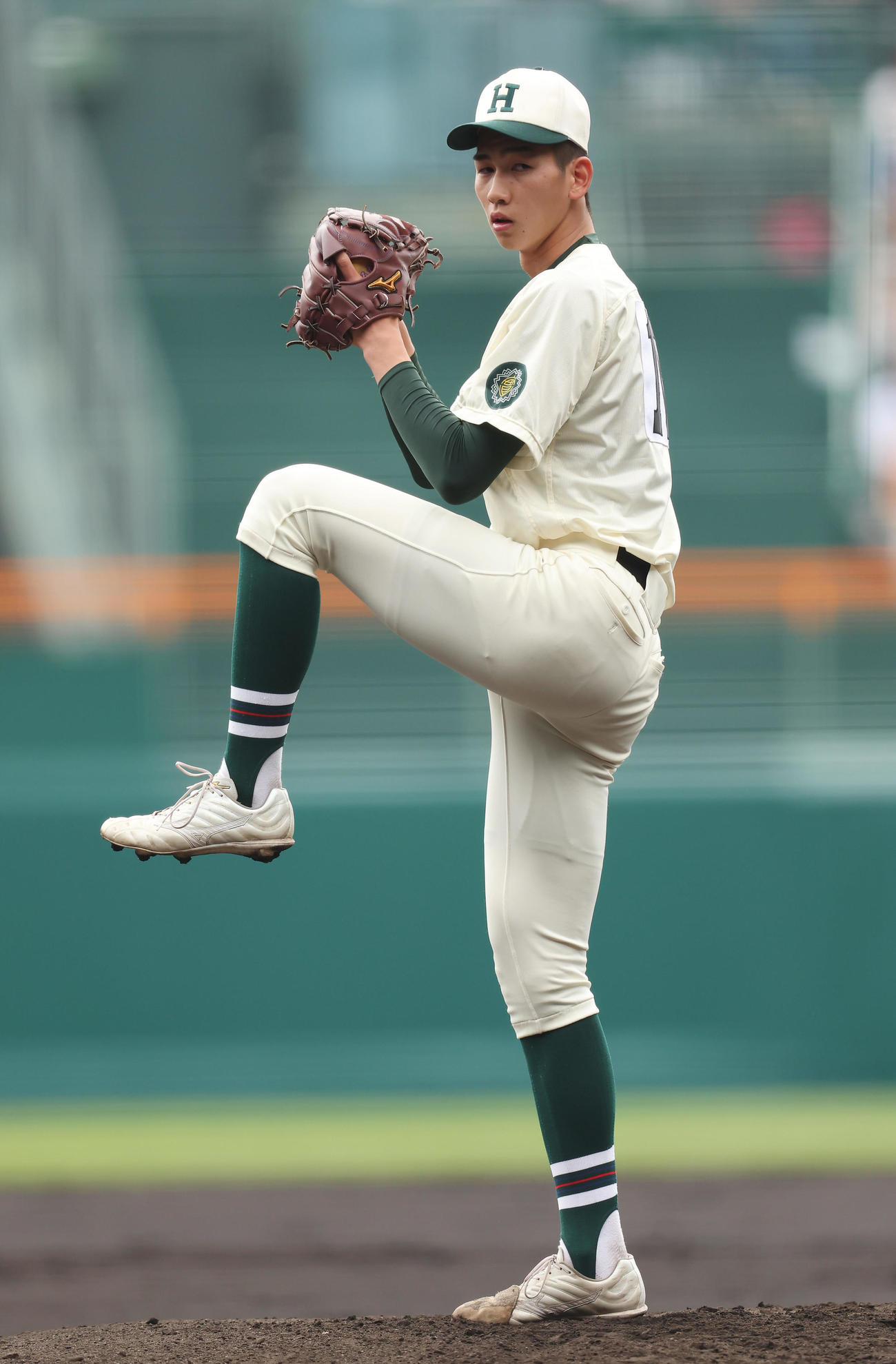 報徳学園対高崎健康福祉大高崎　力投する報徳学園先発の今朝丸（撮影・前田充）