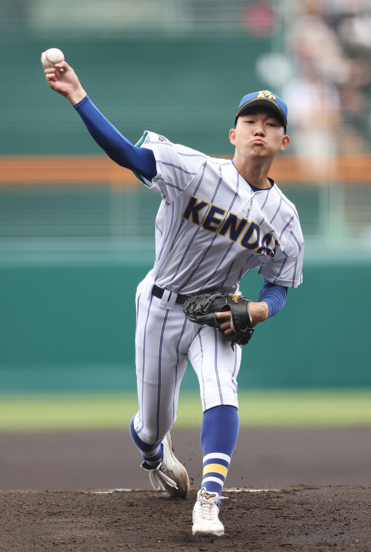 報徳学園対高崎健康福祉大高崎　力投する高崎健康福祉大高崎先発の石垣（撮影・前田充）