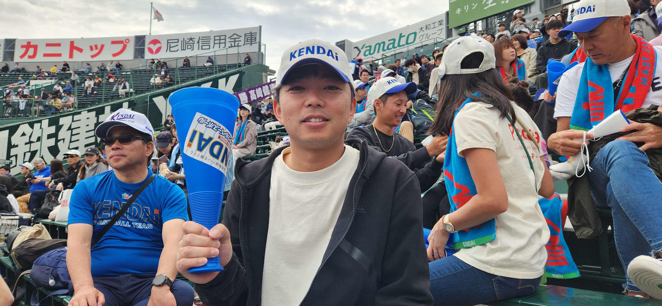 高崎健康福祉大高崎の野球部1期生で、現在はOB会長を務める倉持雄太さん（撮影・保坂淑子）