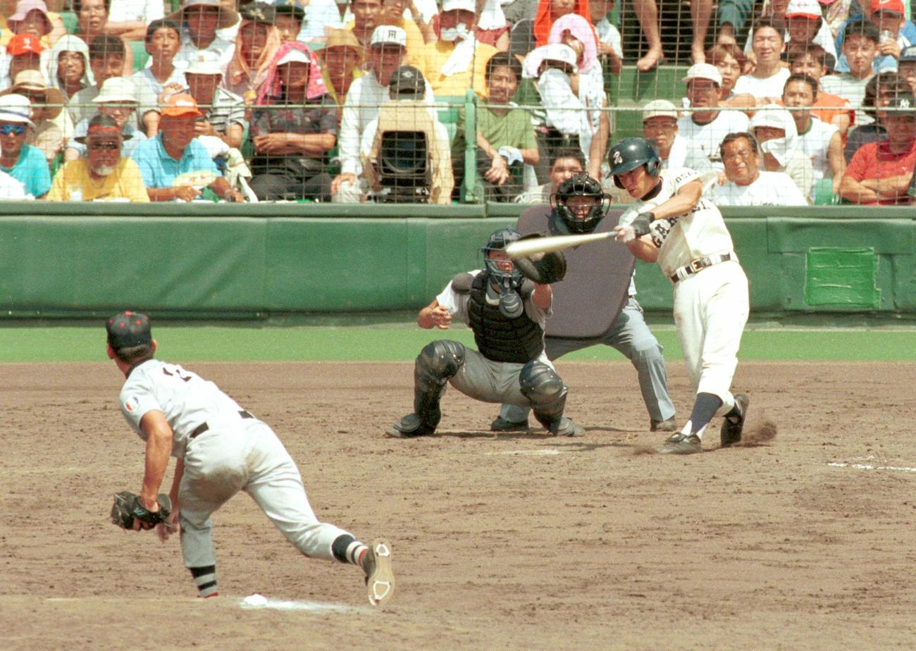 98年夏の甲子園準々決勝、横浜対PL学園　延長11回裏PL学園一死一塁、三振に倒れる古畑和彦。投手は松坂大輔