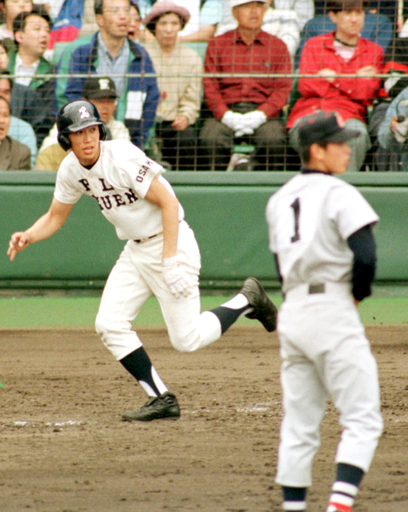 98年センバツ準決勝　PL学園対横浜　6回裏、適時二塁打を放つPL学園・古畑和彦。投手は松坂大輔