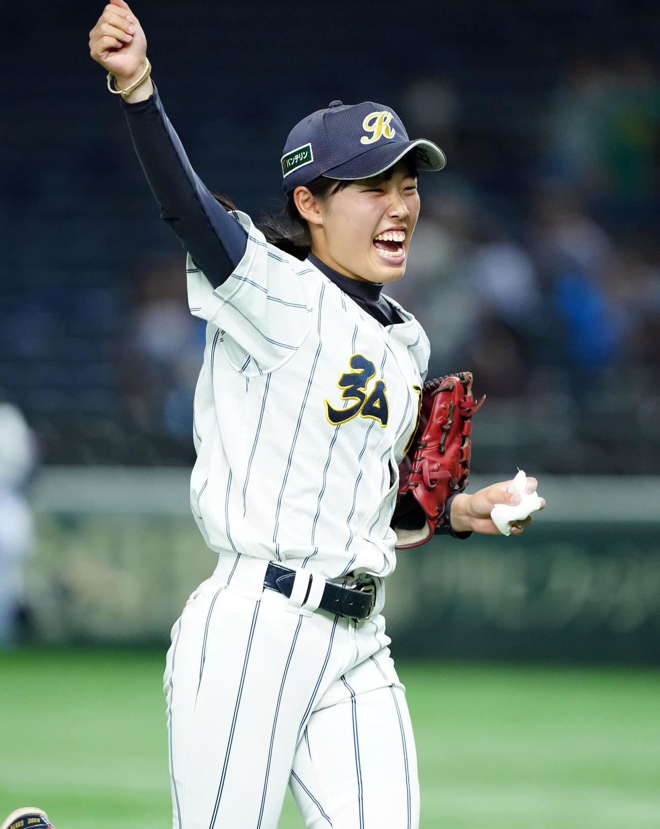 東海大翔洋対神戸弘陵　初回を3者凡退に抑え笑顔の神戸弘陵の先発伊藤（撮影・たえ見朱実）