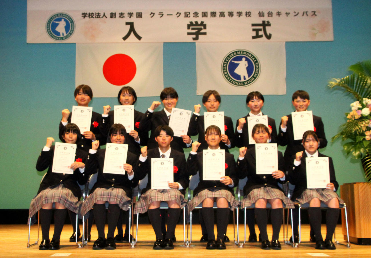 前列左から熊谷色恩、森田芽依、谷津葵美、日永成美、林小花、大場汐南、後列左から桝田純鈴、本郷桃奈、片井凪海、佐藤花、伊東真凜、伊藤結月