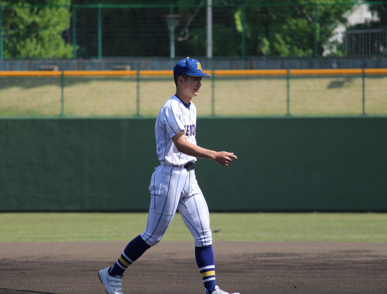 春2回戦のベンチメンバーから外れた高崎健康福祉大高崎・佐藤龍月投手（撮影・金子真仁）