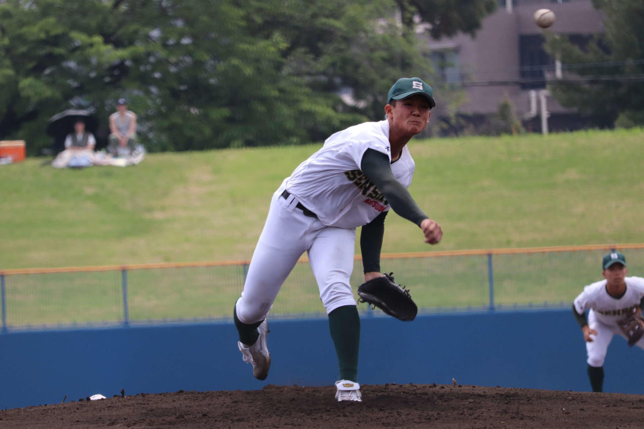 木更津総合打線を延長10回、4安打1失点に抑え完投勝利の専大松戸のエース・梅沢（撮影・保坂淑子）