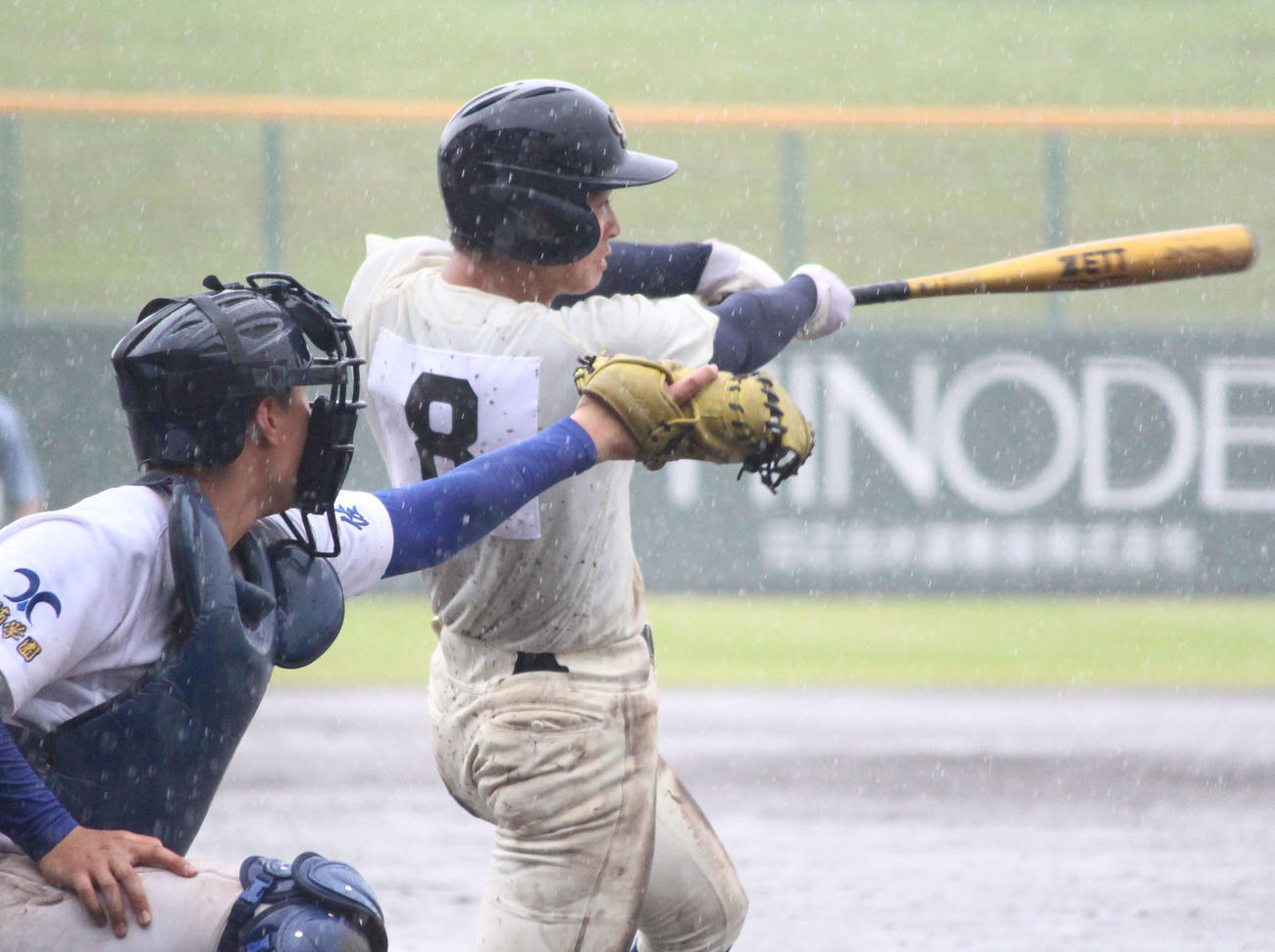 北陵対大分　11回裏大分2死一、三塁、右越えサヨナラ打を放つ4番・川谷（撮影・菊川光一）