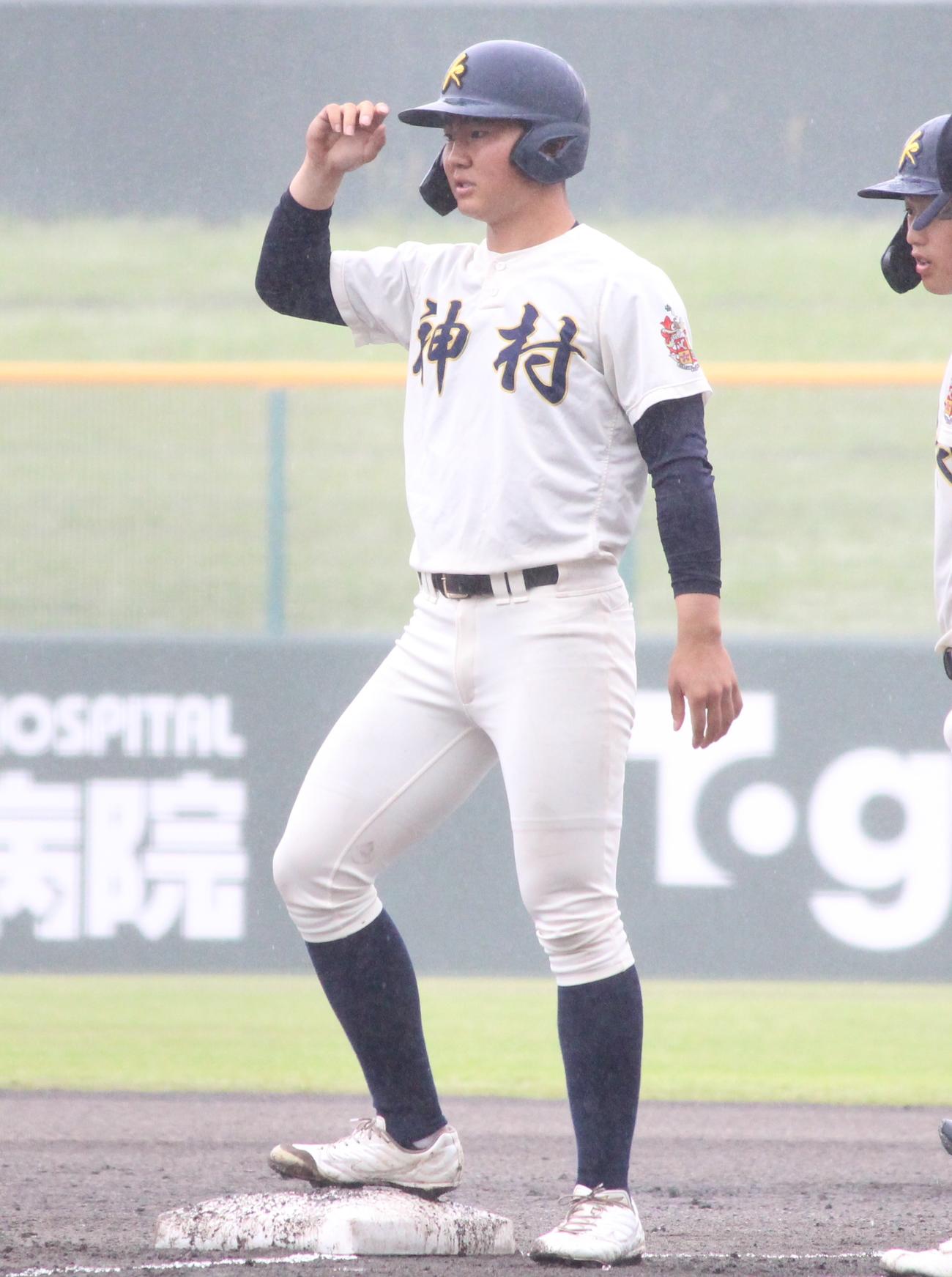 大牟田対神村学園　6回裏神村学園2死二塁、中前適時打を放った4番正林輝大外野手（撮影・菊川光一）