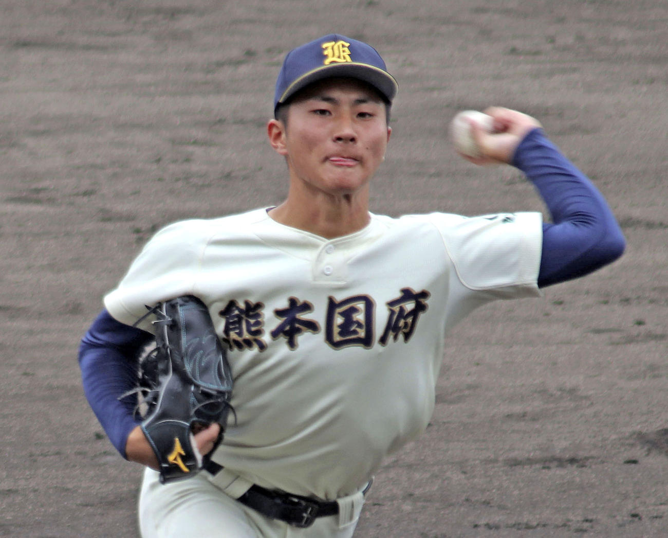長崎日大との1回戦で2番手で登板した熊本国府・植田（共同）