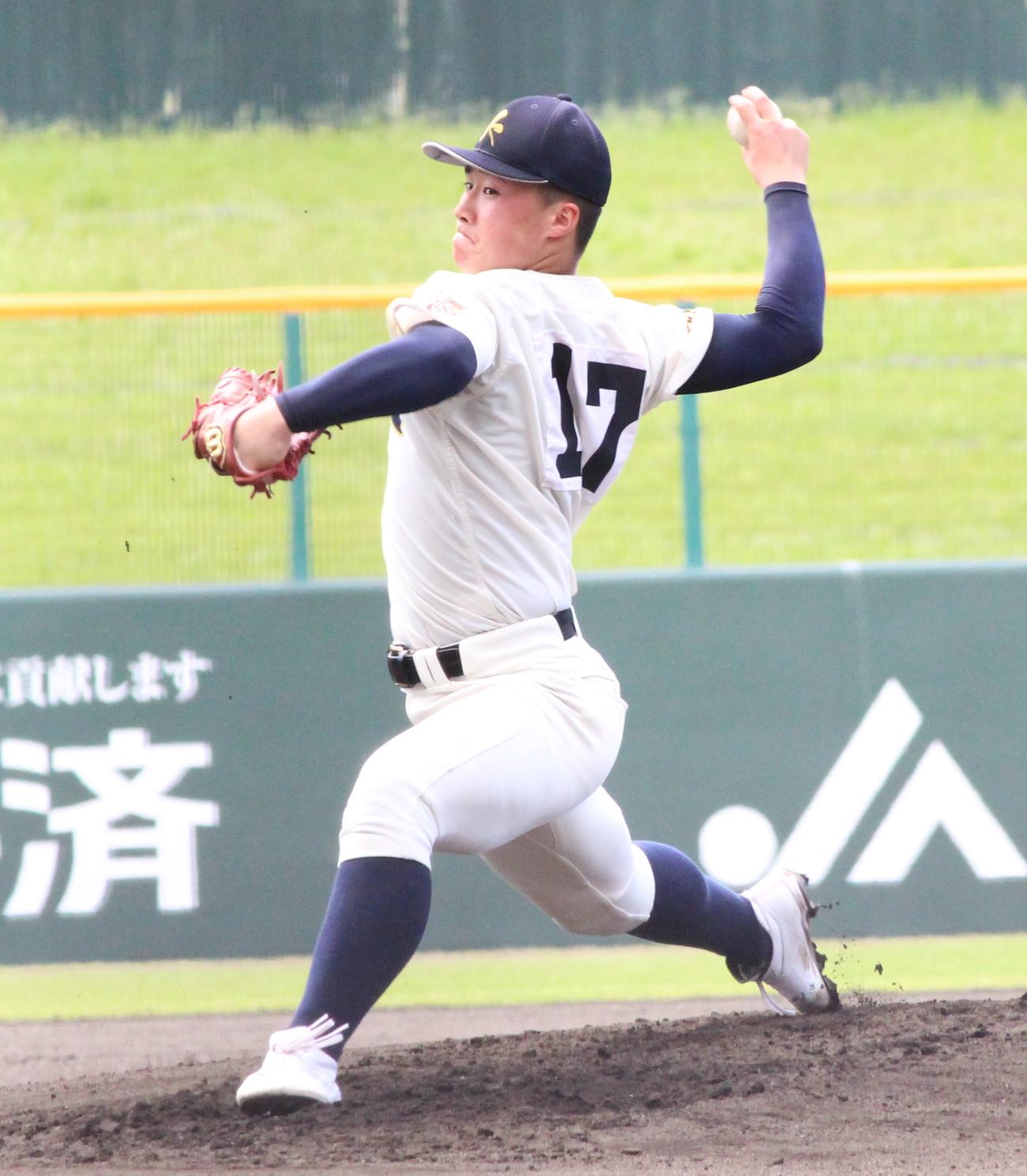 大分対神村学園　2番手で力投する神村学園・千原和博投手（撮影・菊川光一）