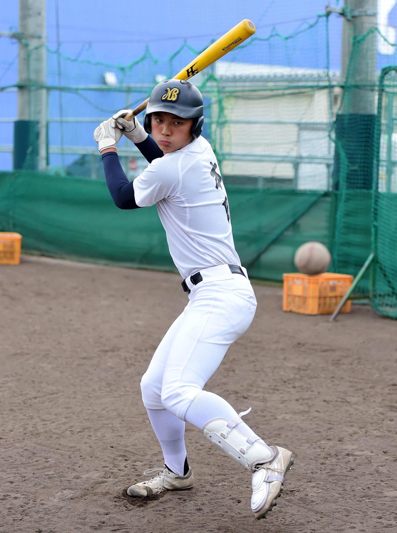 ティー打撃をする日本文理・本田