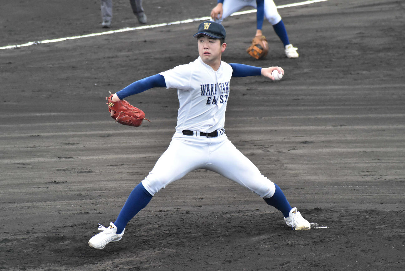 和歌山工との準々決勝で参考記録ながら5回ノーヒットノーランを達成した和歌山東・前芝（撮影・古財稜明）