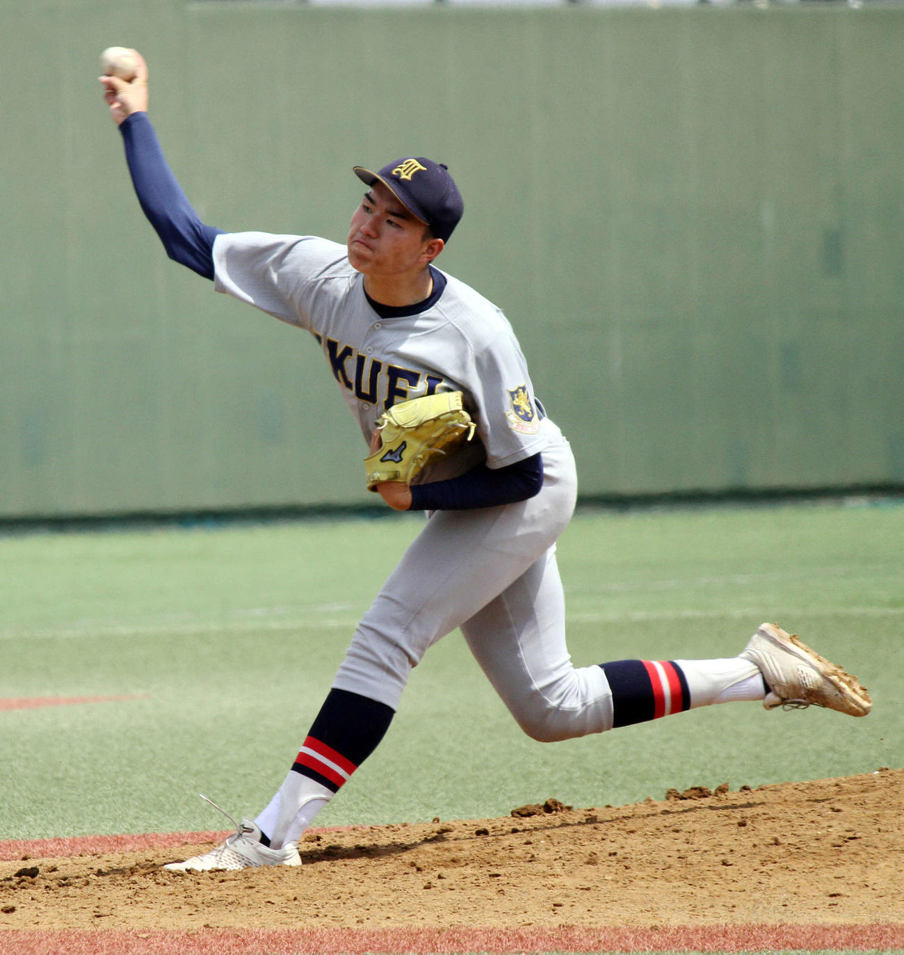 仙台育英対仙台商　力投する仙台育英・山口（撮影・木村有優）