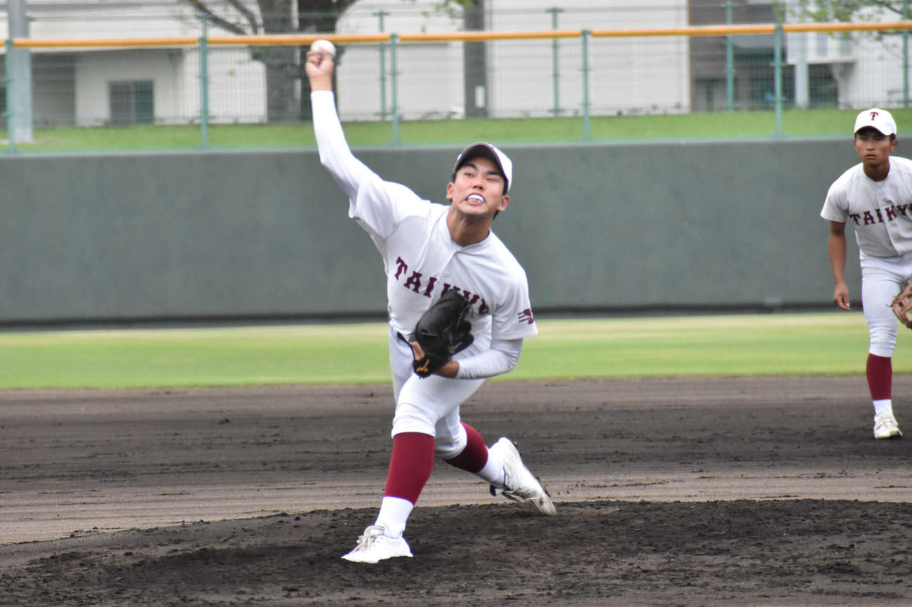 高野山との準々決勝に先発した耐久・冷水は2試合連続の完投勝利を挙げる（撮影・古財稜明）