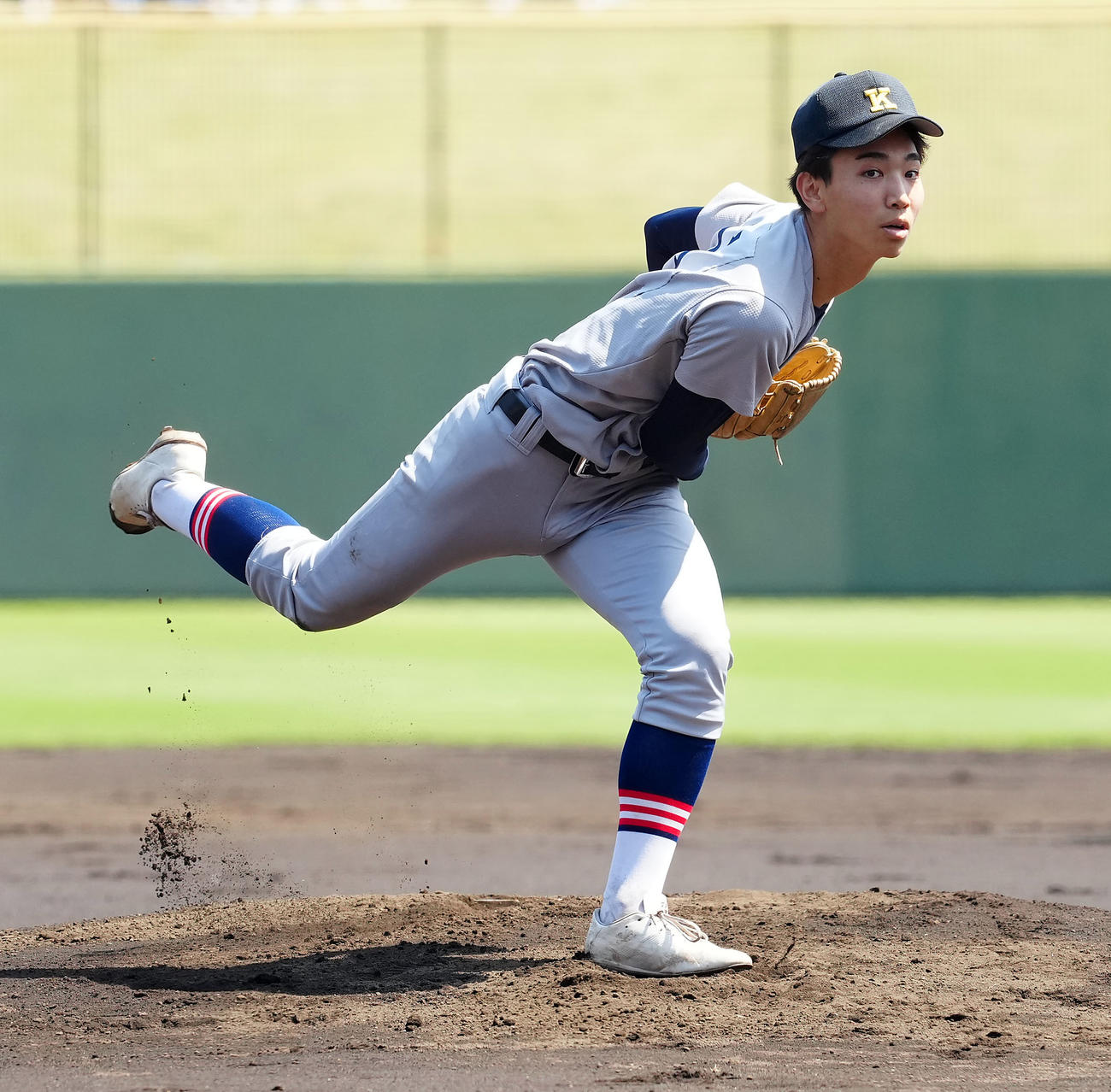 横浜対慶応　慶応の先発小宅（撮影・たえ見朱実）