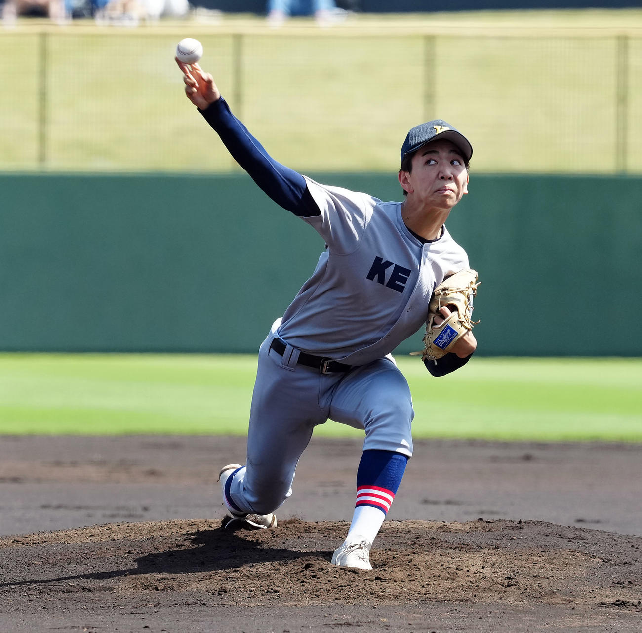 横浜対慶応　慶応の先発小宅（撮影・たえ見朱実）
