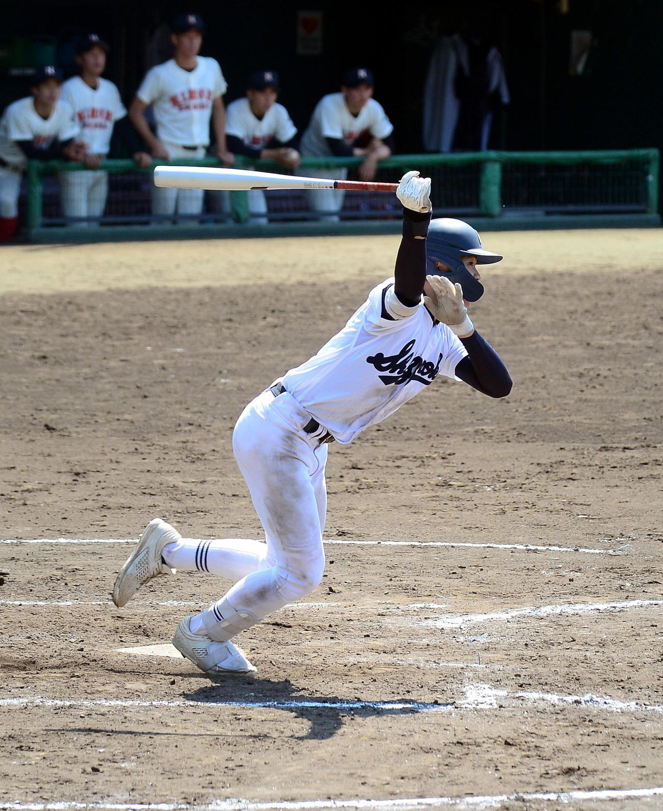 日大三島対静岡　4回裏静岡1死二、三塁、右翼線に同点の2点適時三塁打を放つ松下球（撮影・前田和哉）