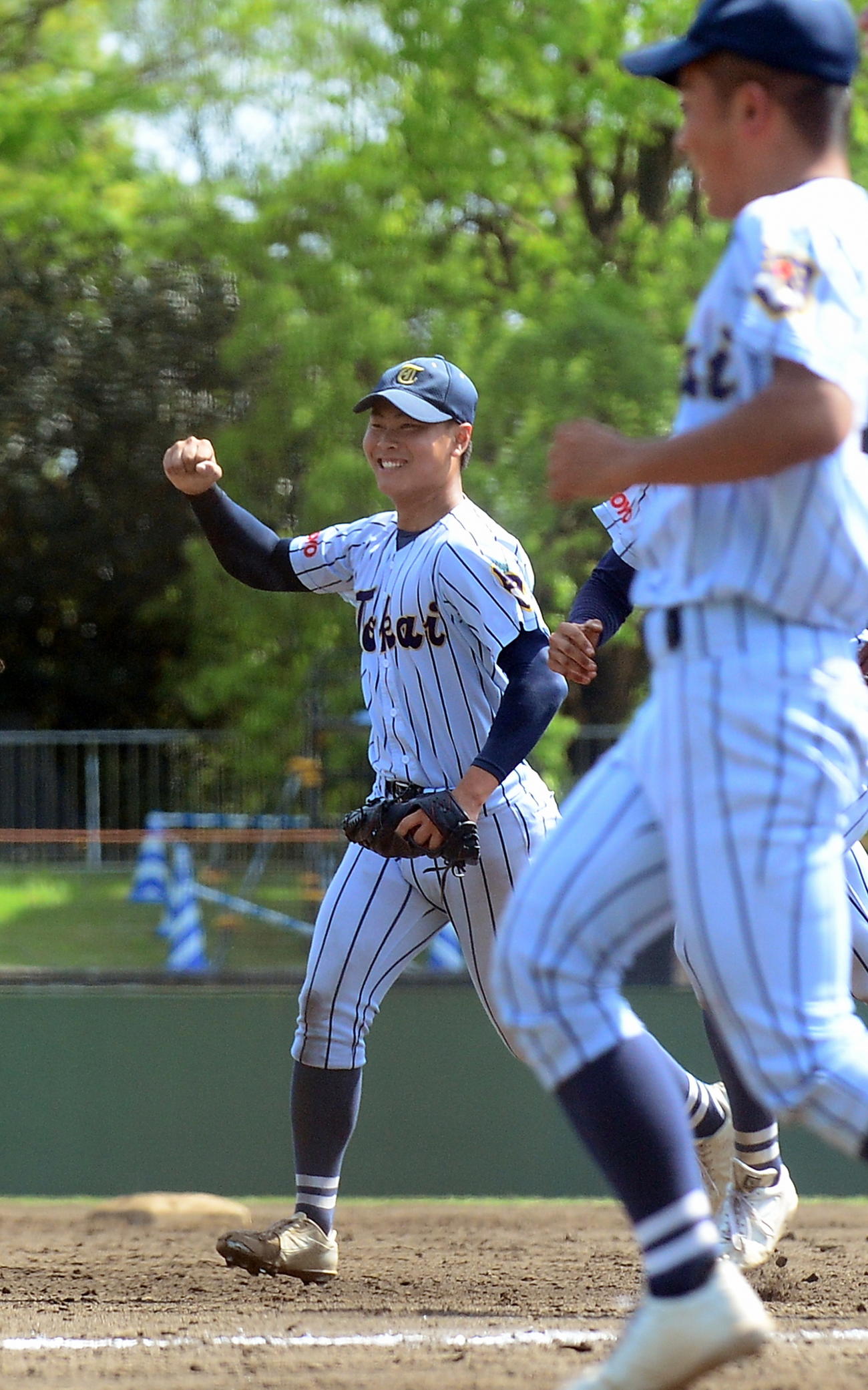 東海大静岡翔洋対浜松工　準決勝進出を決め、笑顔で整列に向かう東海大静岡翔洋・入江（撮影・前田和哉）