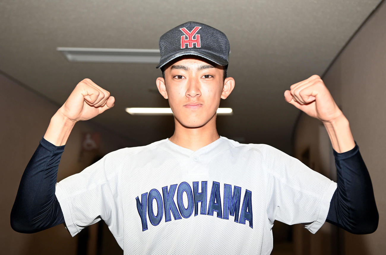 横浜対慶応　横浜の1年生投手織田（撮影・たえ見朱実）