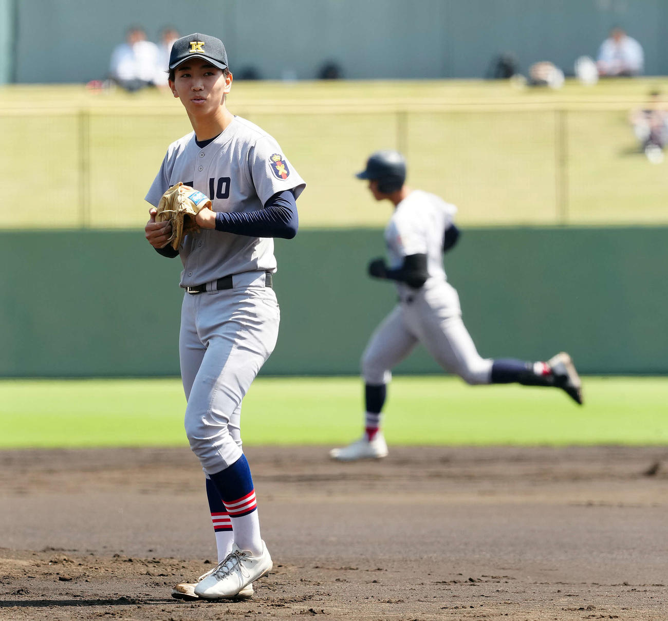 横浜対慶応　1回表横浜2死二塁、椎木に先制の2点本塁打を浴びる慶応の先発小宅（撮影・たえ見朱実）